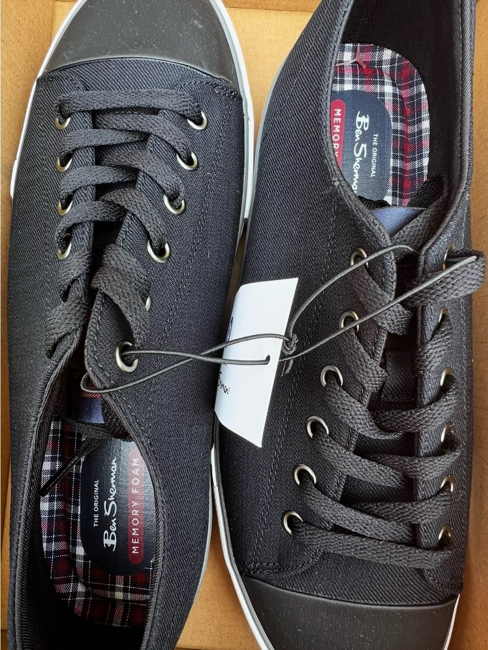 Ben Sherman Black Canvas Low-Top Sneakers with Plaid Insole. Size 10.5. NWT.
